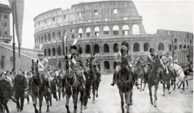 Musolinio kurta korporatyvinė fašistinė respublika Italijoje buvo paremta profesinių sąjungų ir partijos jungties principais, visai nepaisant natūraliai susiklosčiusių hierarchijų.